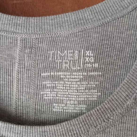 Time and tru shirt - Picture 2 of 3